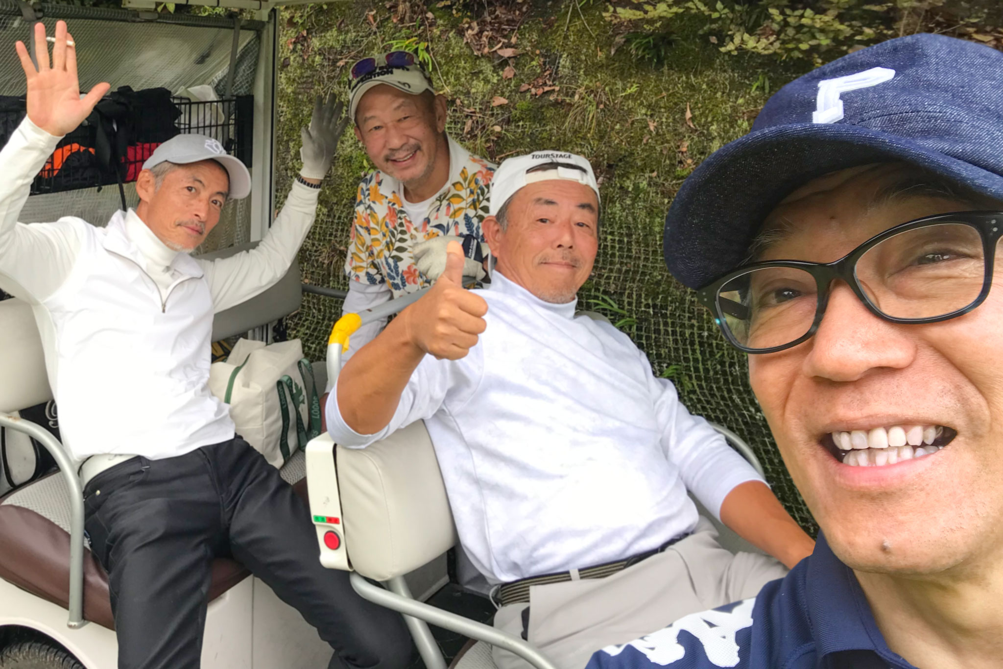 関西ゴルフサークル セブンエイトのメンバーの湯浅、青地さん、大西さん、白数さん