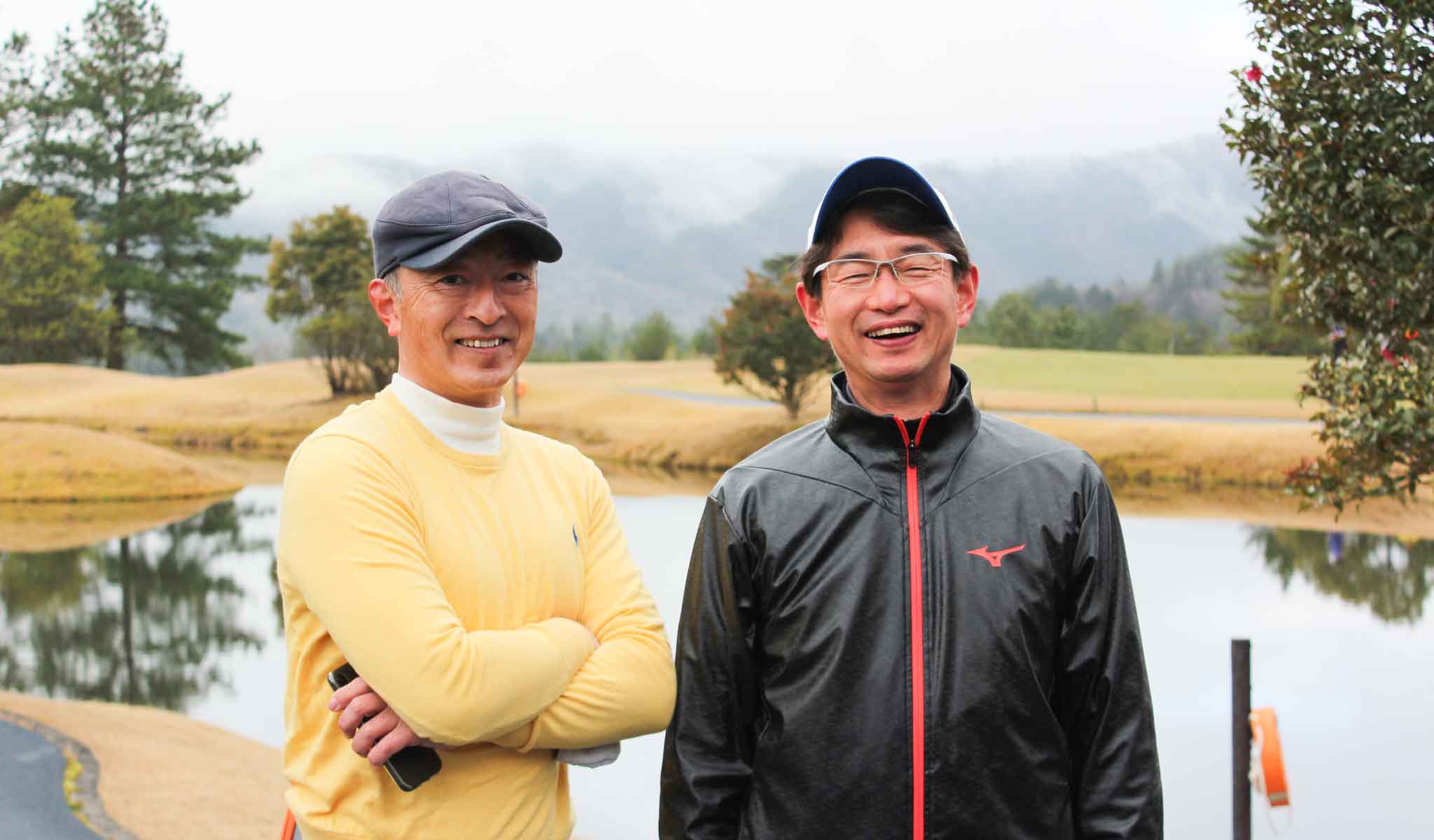 関西ゴルフサークル セブンエイトの松村さんと大江さんの記念写真