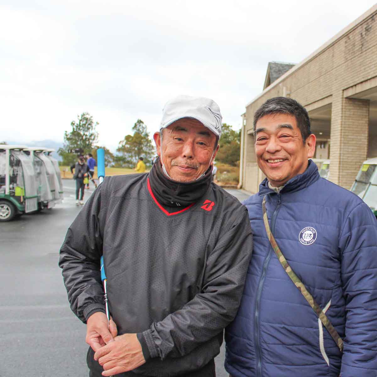 関西ゴルフサークル セブンエイトの大西さんと津野森さんの記念写真