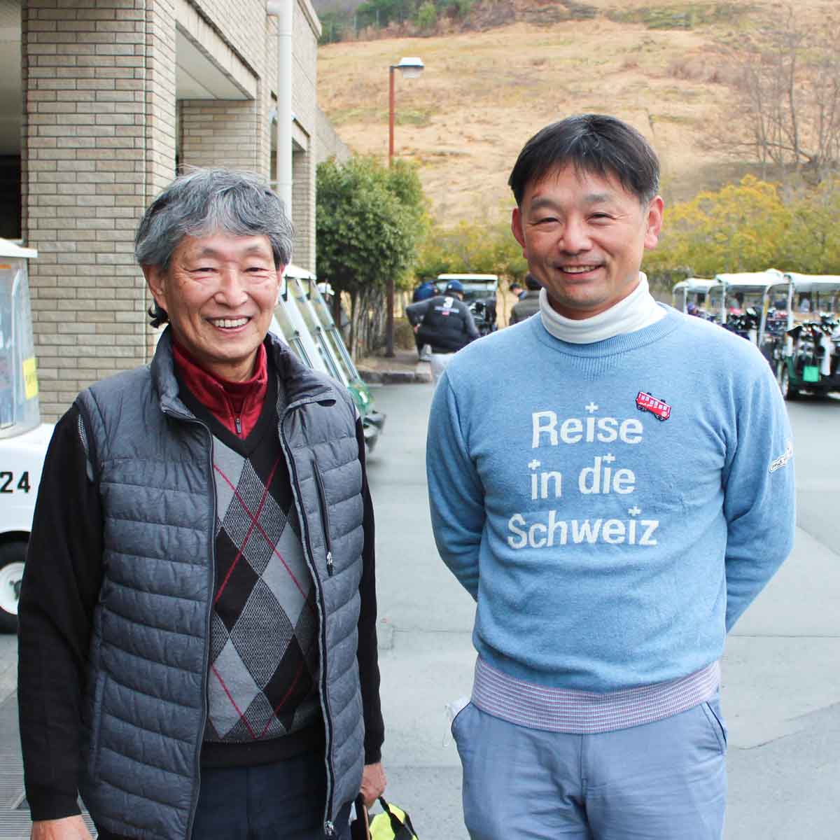 関西ゴルフサークル セブンエイトの森本さんと立花さんの記念写真