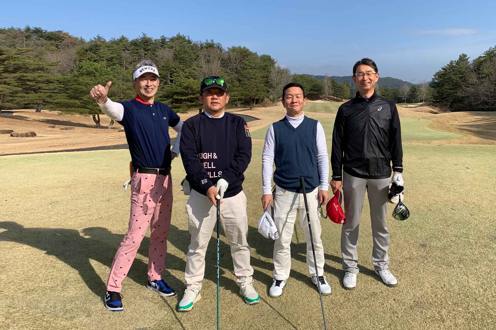 関西ゴルフサークル セブンエイトの松村さん、大橋さん、長谷川さん、大江さんの記念写真