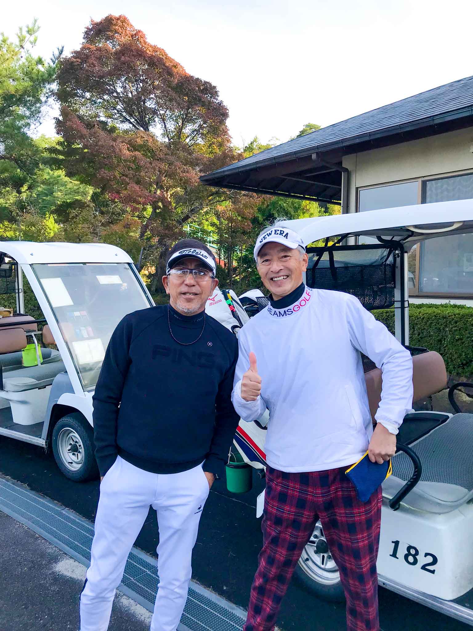 関西ゴルフサークル セブンエイトの森田さんと松村さんの記念写真