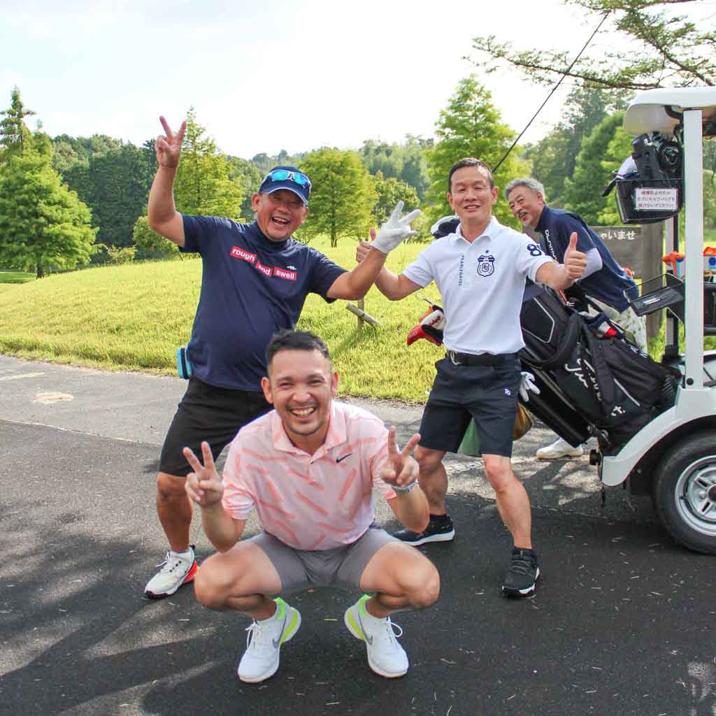 ガチンコCUPの大橋さんと長谷川さんと西尾さんカートの前で記念写真