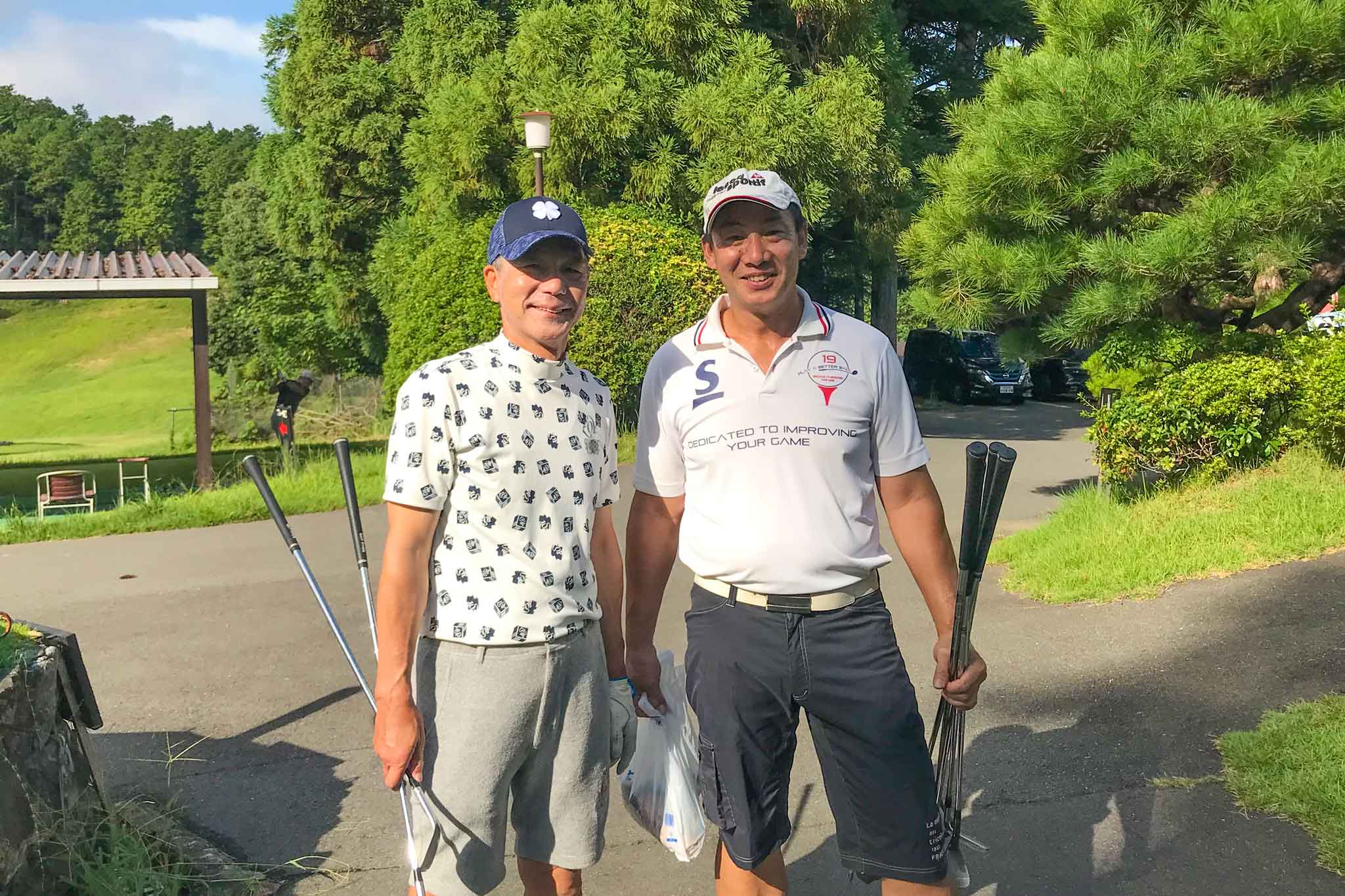 ゴルフサークルセブンエイトの大町さんと小野さんの記念写真
