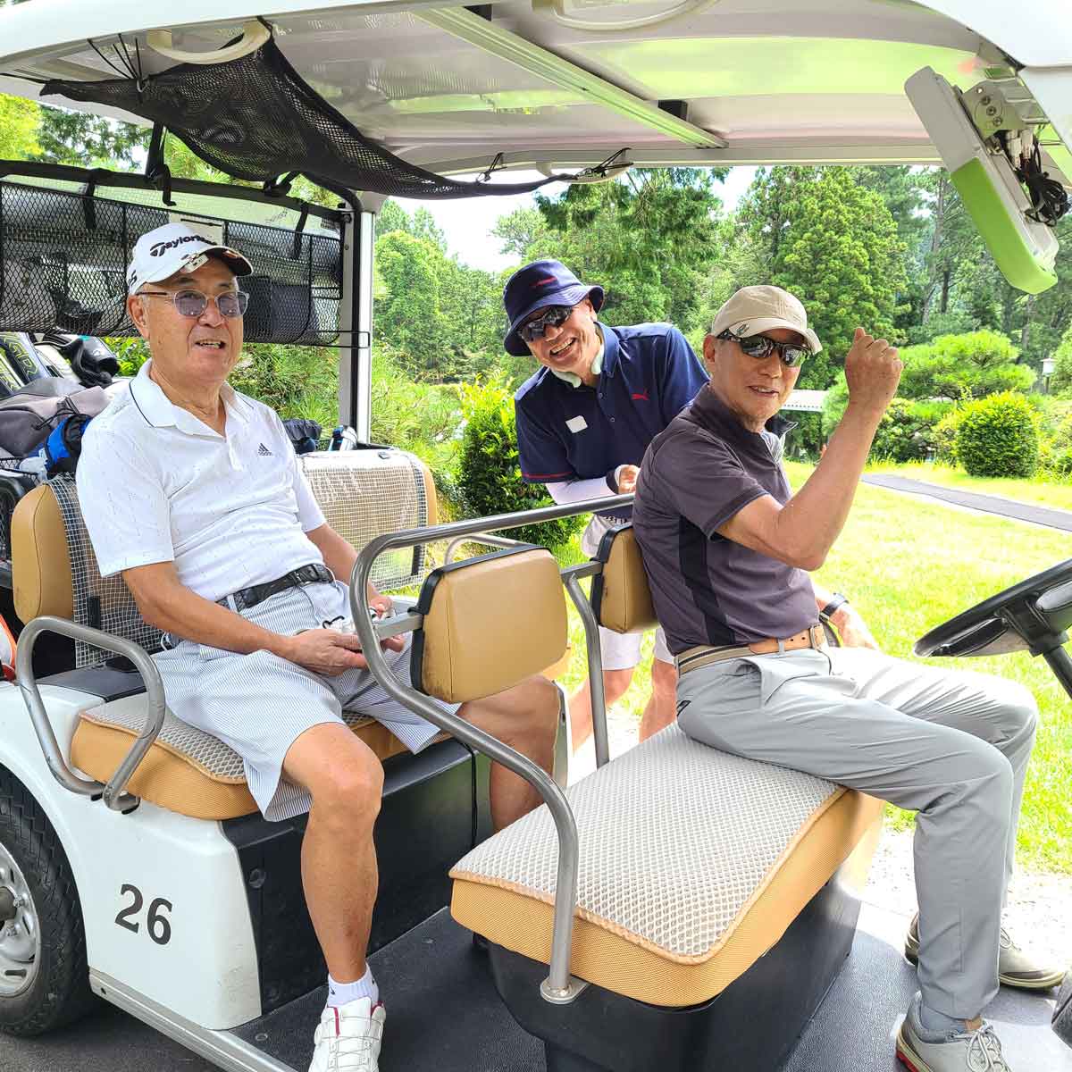 ゴルフサークルセブンエイトの天野さんと岡本さんと坂本さん
