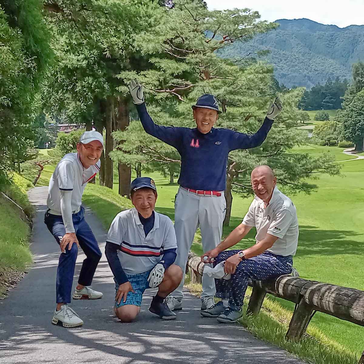 ゴルフサークルセブンエイトの青地さんと小野さんと内田さんと白数さん