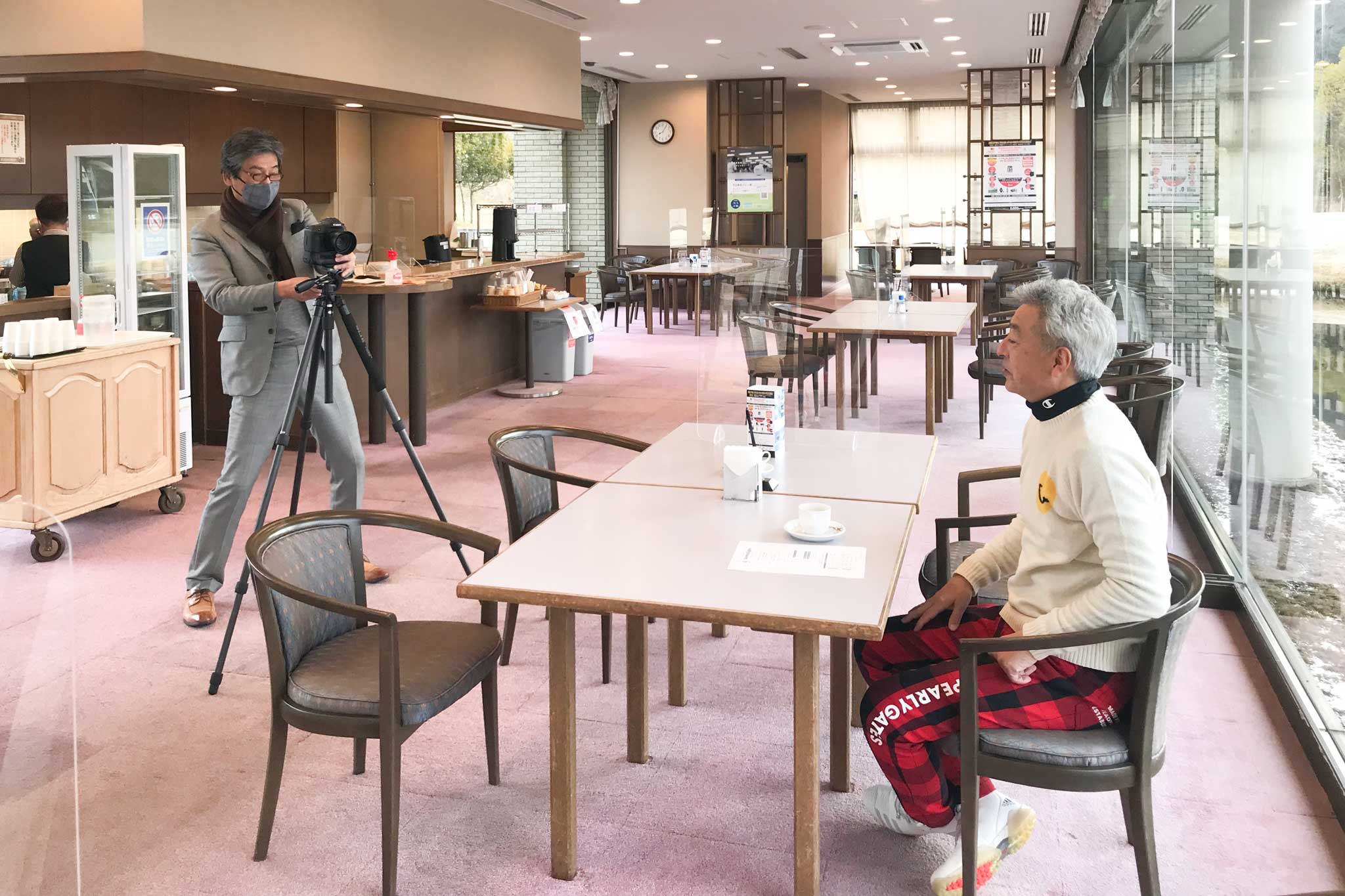 関西ゴルフサークル セブンエイトの松村さんのレストランの撮影風景