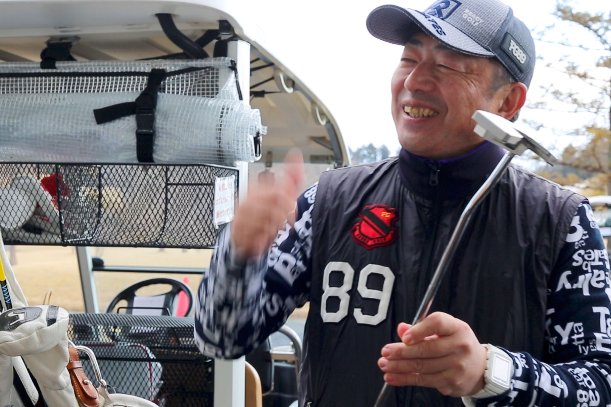 新しいパターに喜ぶ関西ゴルフサークル セブンエイトの湯浅浩由さん